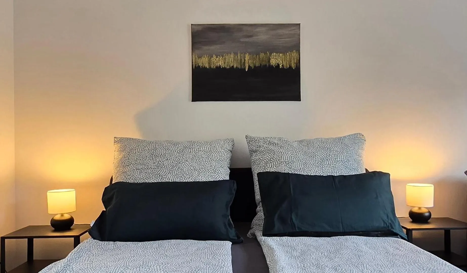 Central Comfort Modernes Studio location